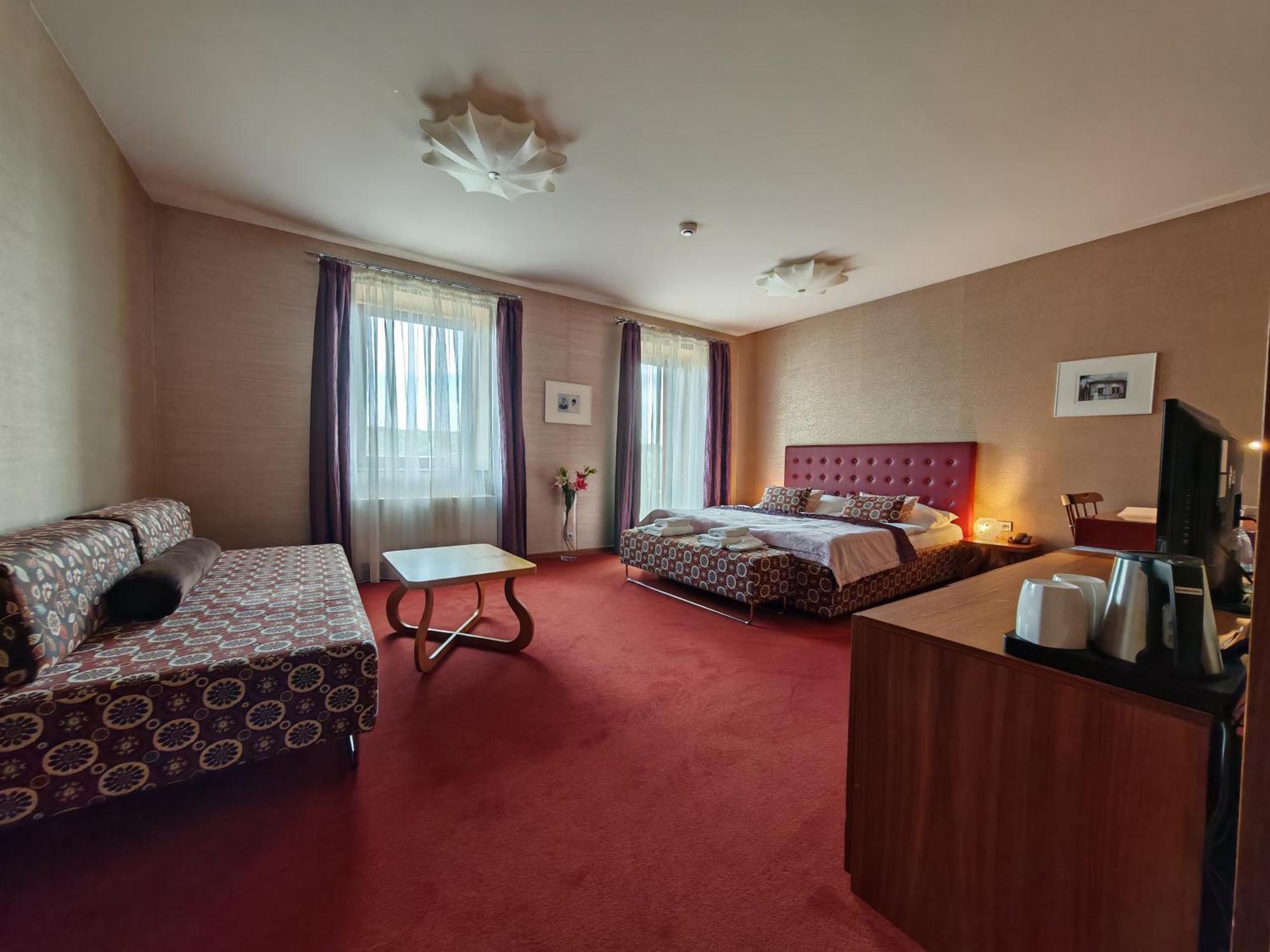 Hotel Rajská zahrada Nové Město nad Metují Exterior foto