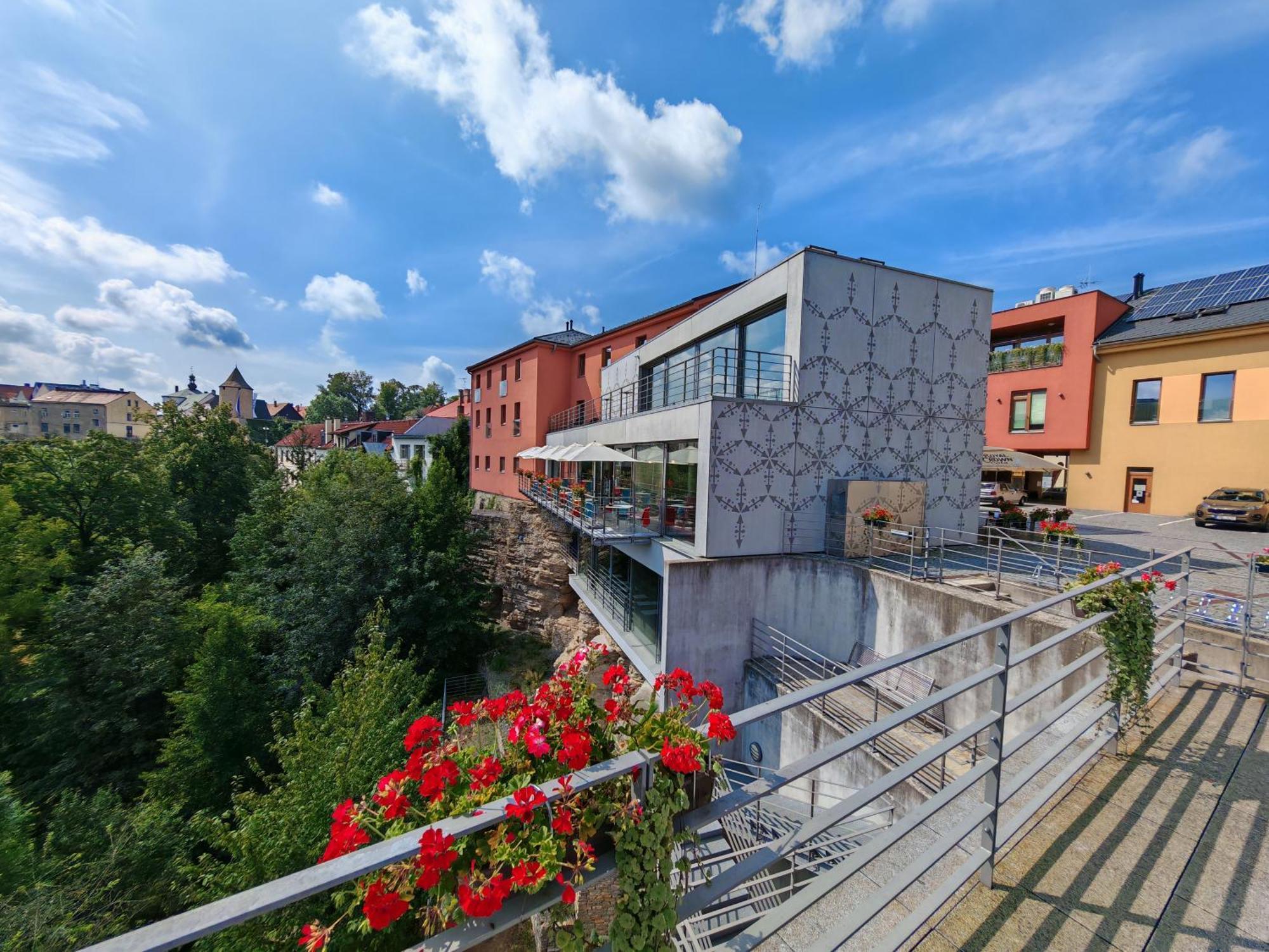 Hotel Rajská zahrada Nové Město nad Metují Exterior foto