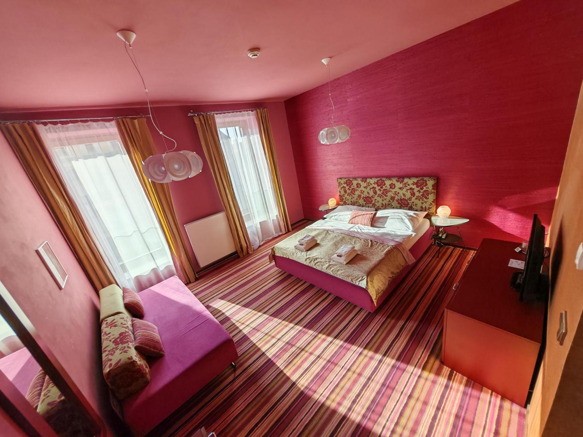 Hotel Rajská zahrada Nové Město nad Metují Exterior foto