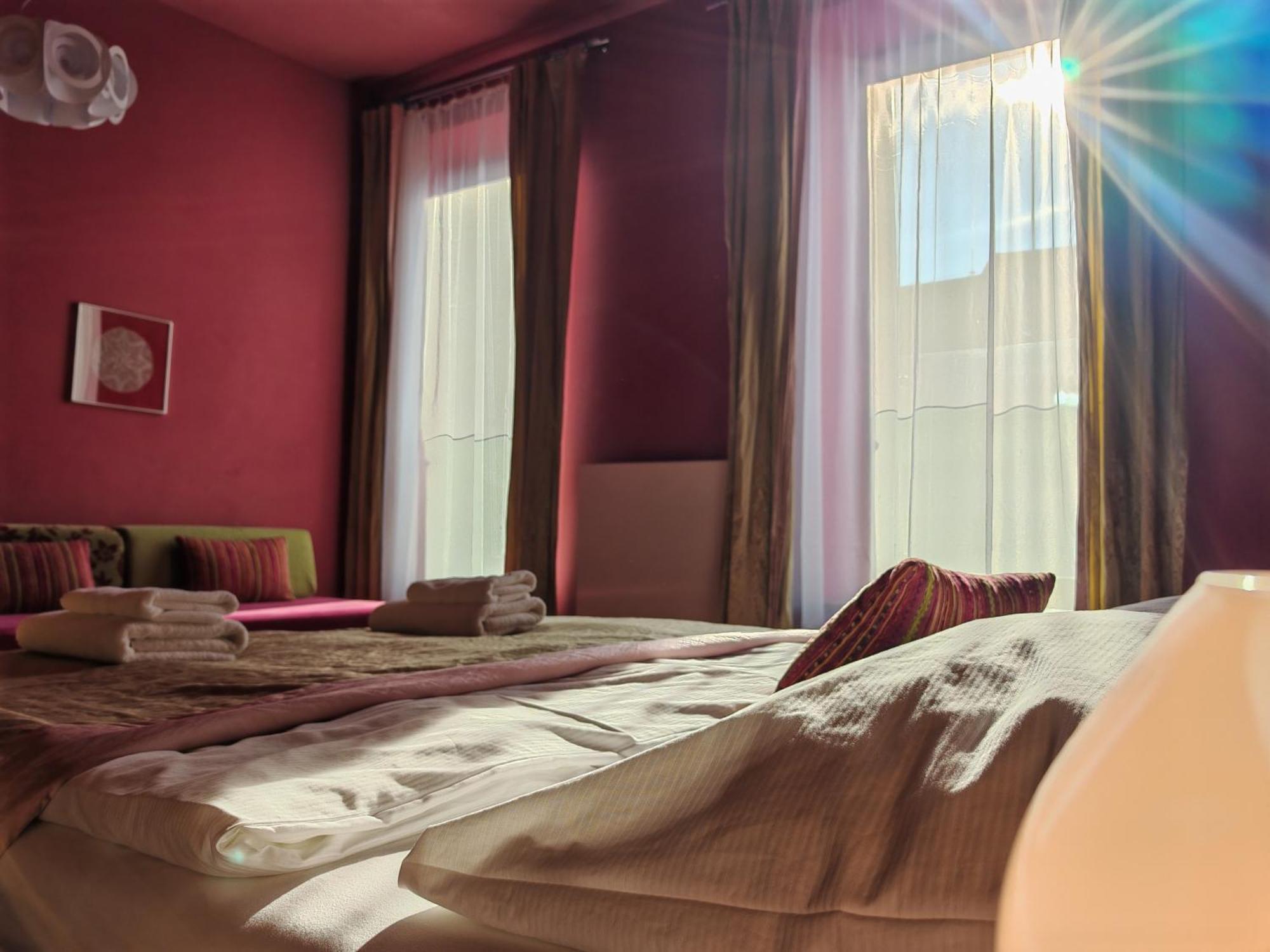 Hotel Rajská zahrada Nové Město nad Metují Exterior foto