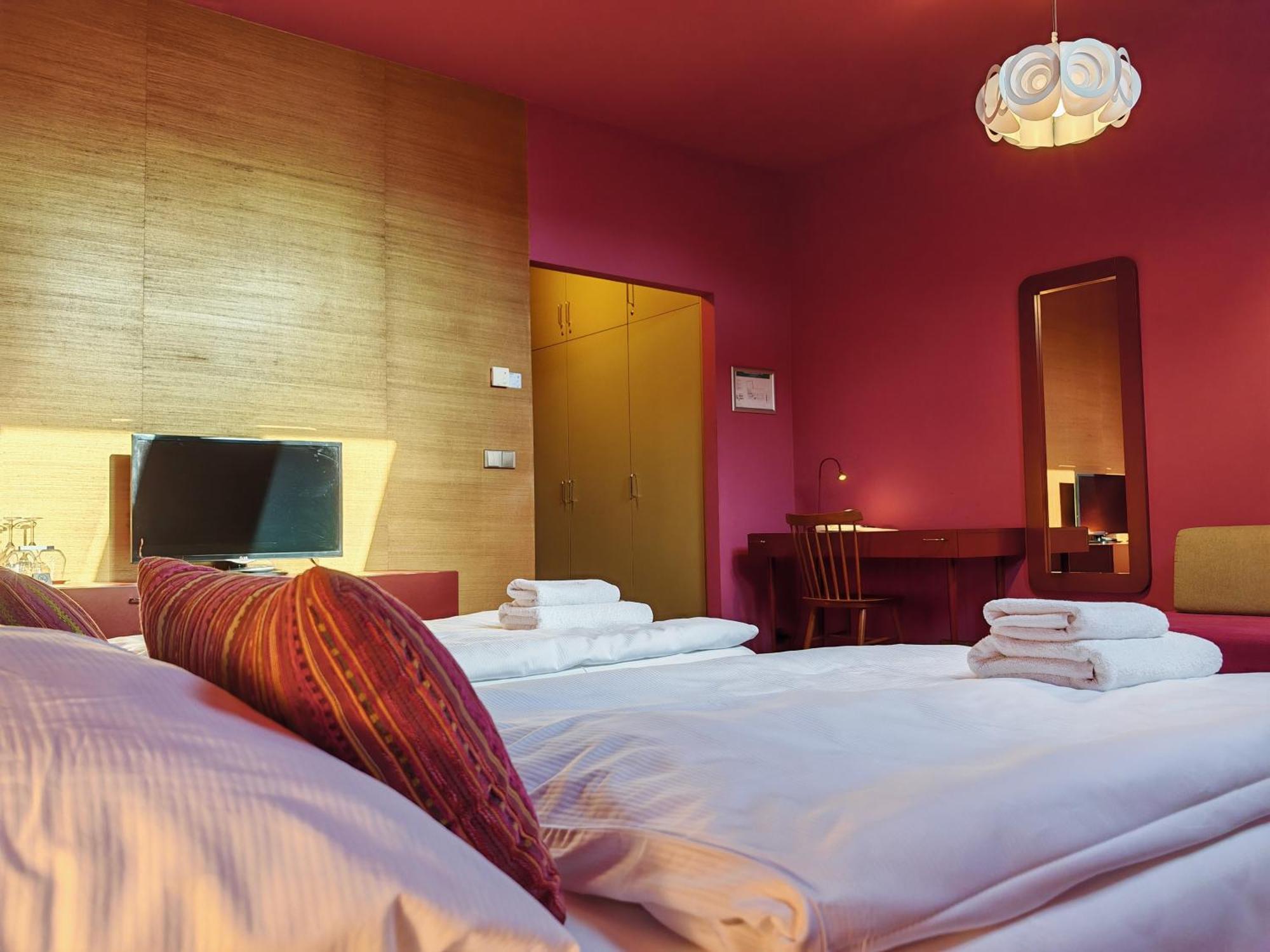 Hotel Rajská zahrada Nové Město nad Metují Exterior foto